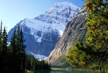 雷速体育：西媒：弗里克的信任帮助德容找回了自信，续约谈判出现转机.